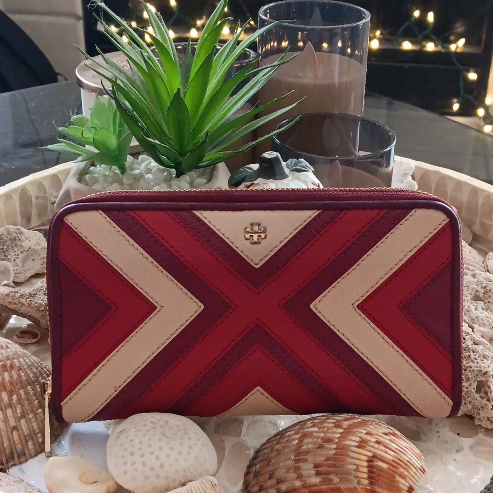 Tory Burch Saffiano Leather Wallet EUC